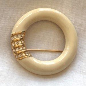 VTG 70-80’s Swarovski S.A.L. Ivory  Enamel Circle Brooch
